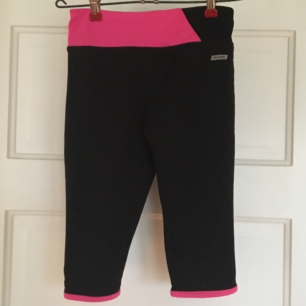 Danskin Now Girls M/7-8 stretchy Capri yoga pant